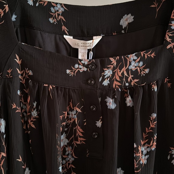 Lauren Conrad, women’s 1X, black with blue/rust floral pattern, sheer sleeves. - Picture 2 of 6